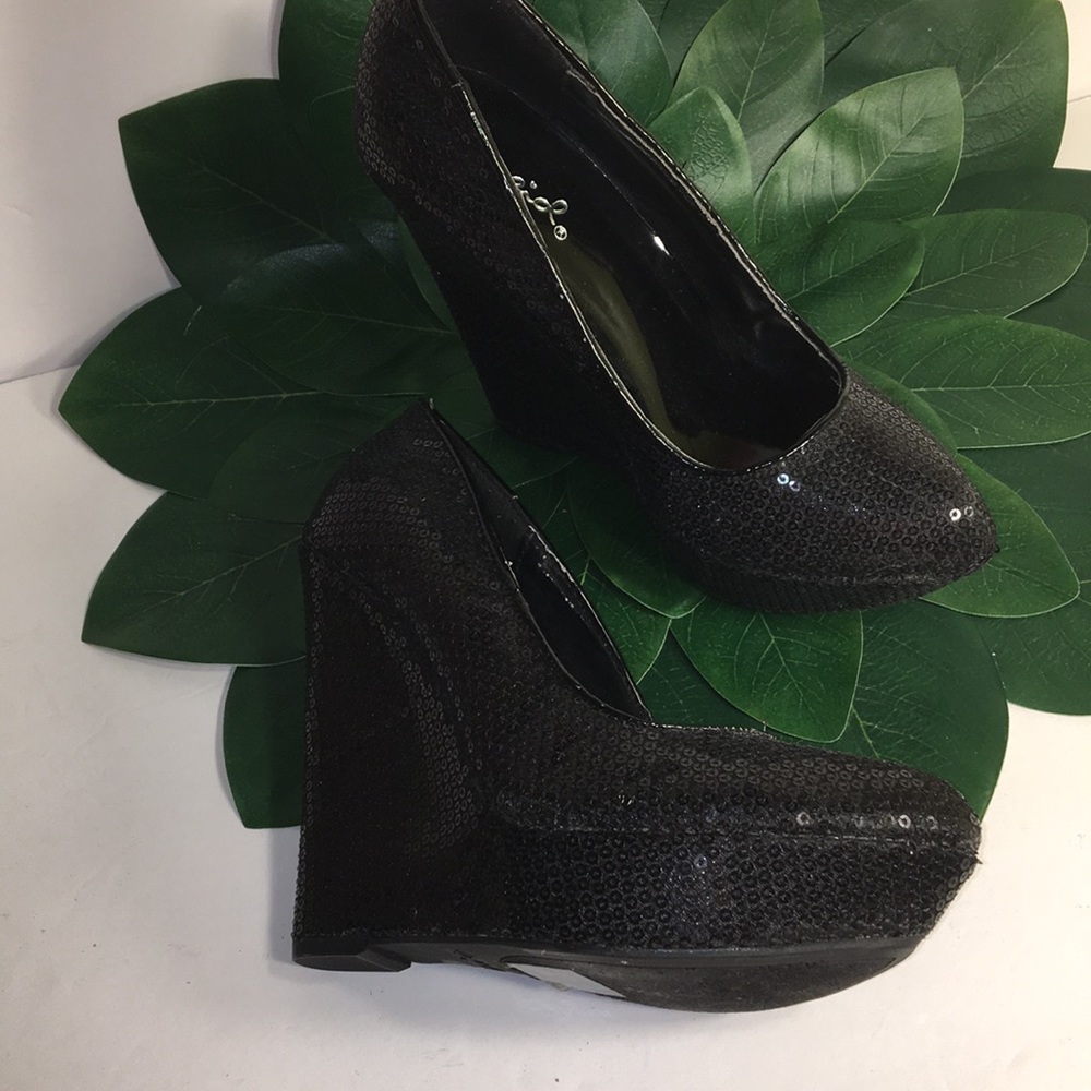 Qupid Black sequin platform wedge heels Sz 5 1/2